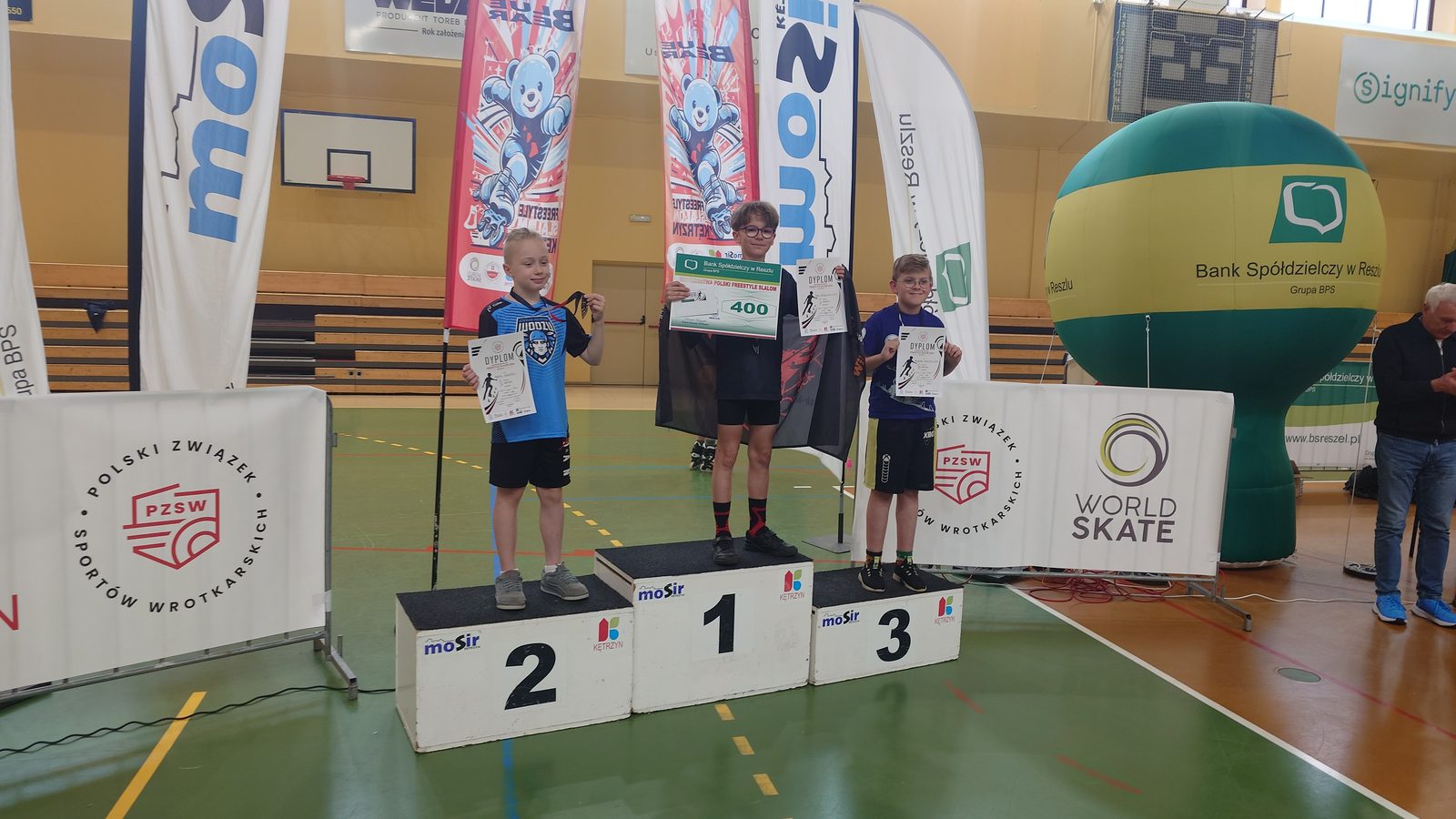 Jan Radziewicz na podium Mistrzostw Polski Inline Freestyle z dyplomem